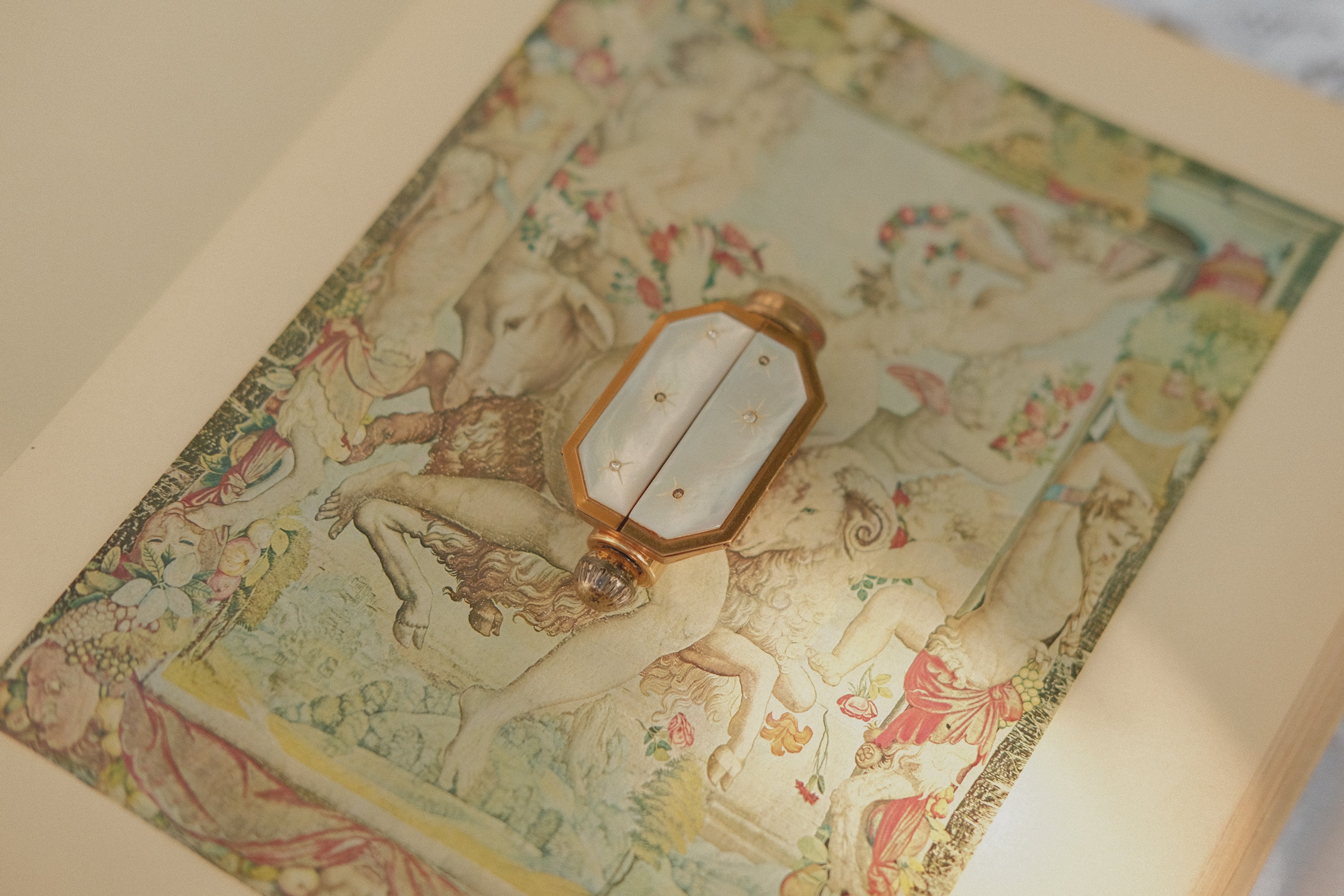 Mother of Pearl Vanity Compact