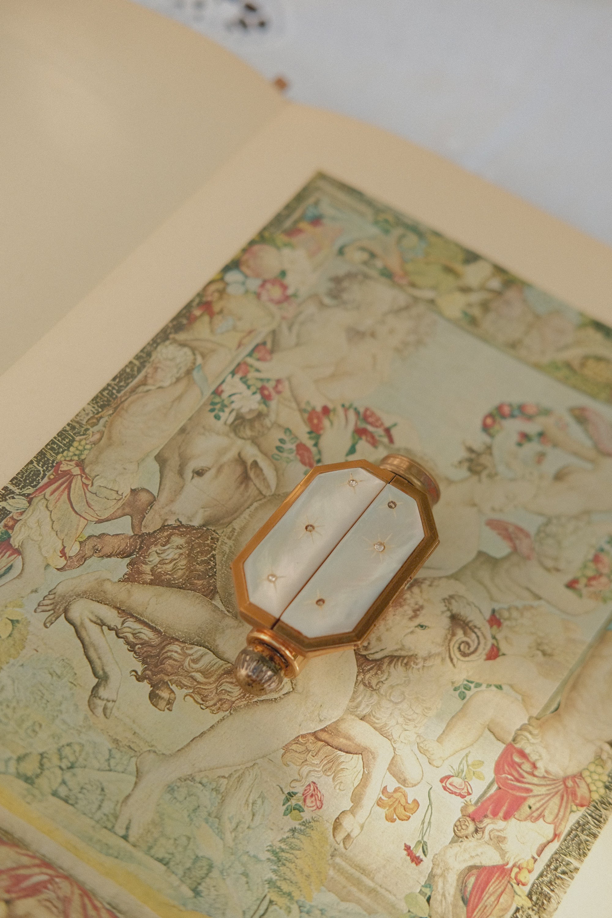 Mother of Pearl Vanity Compact