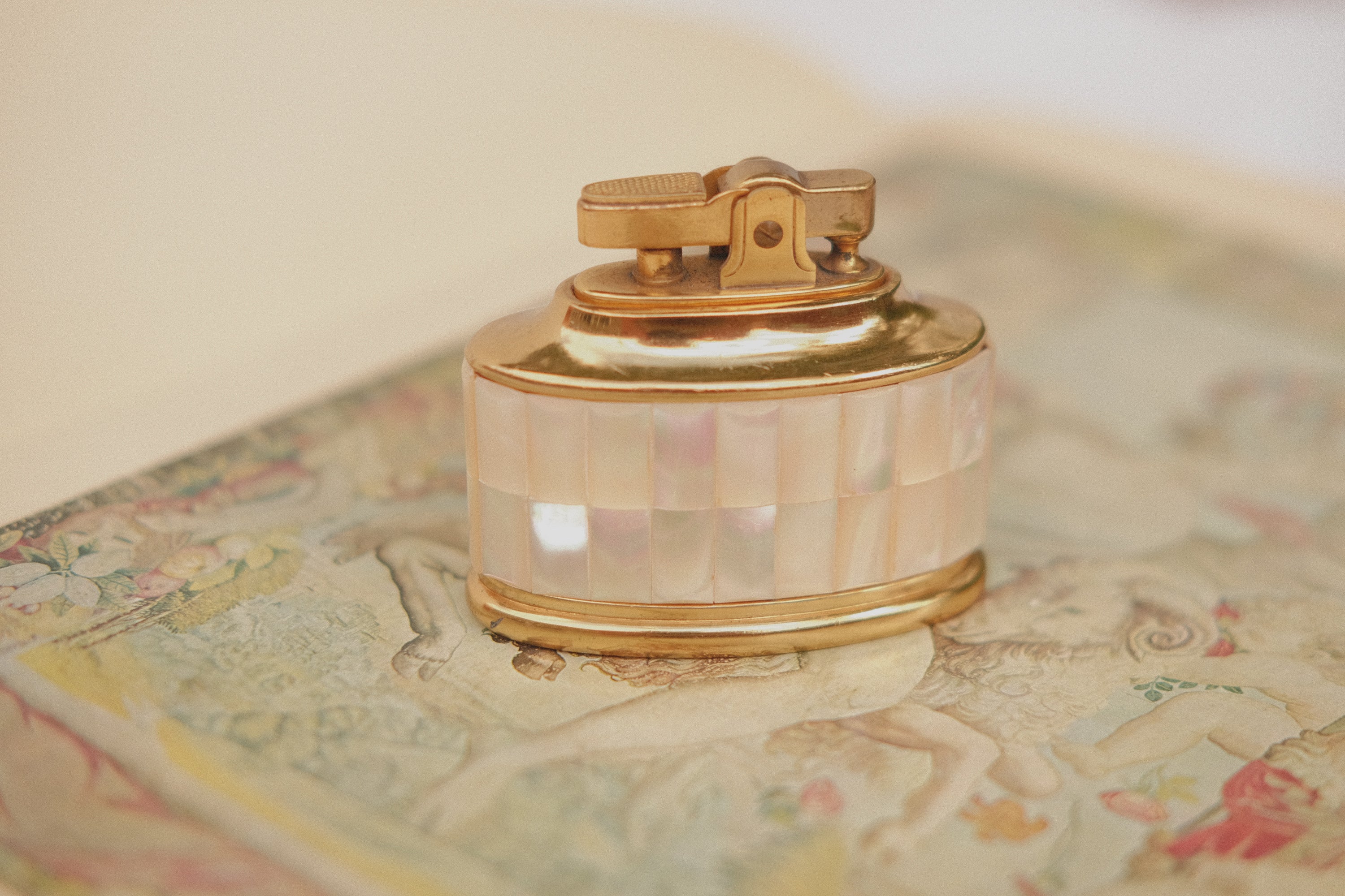 Mother of Pearl CMC Table Lighter