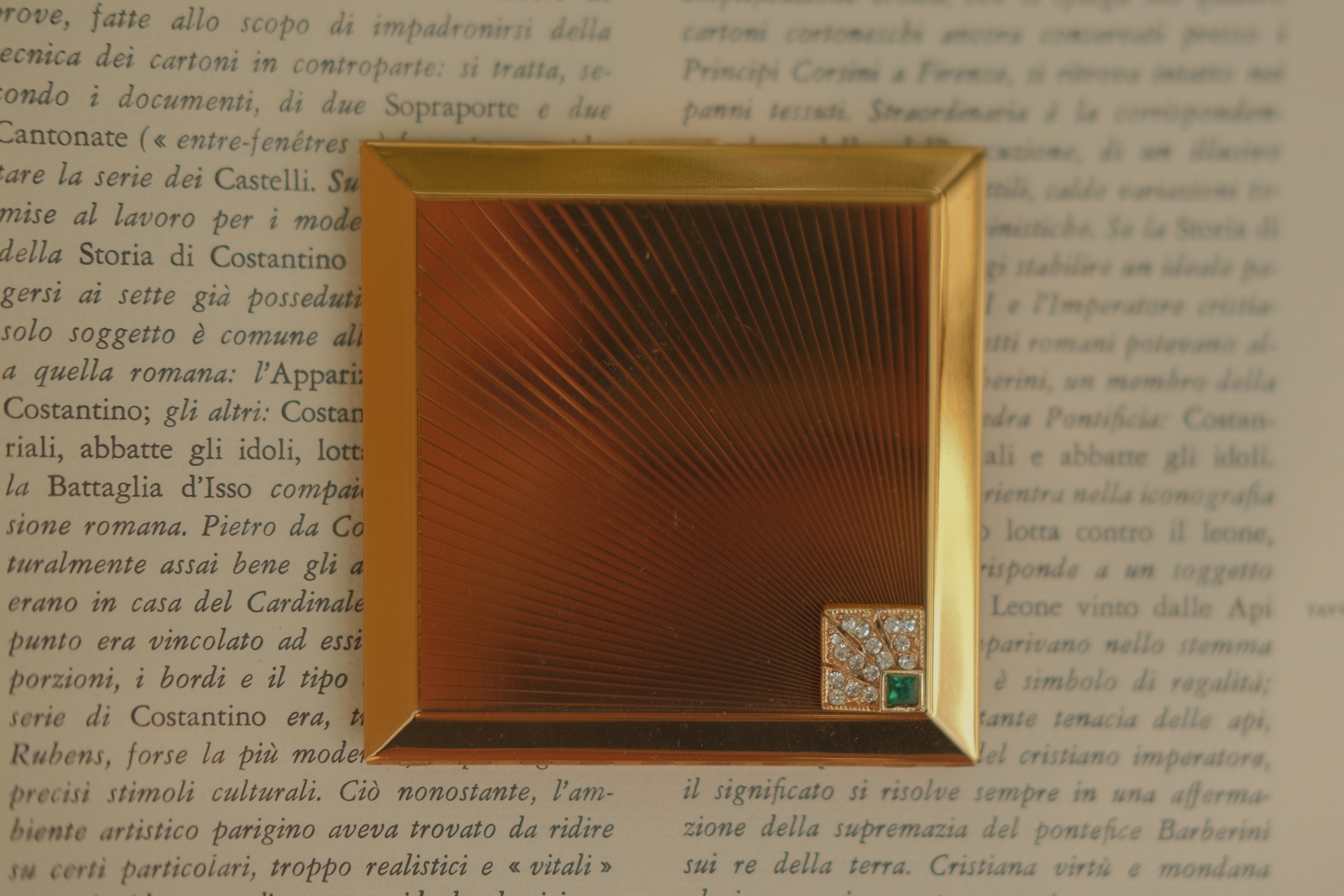 Volupte Jeweled Gold Toned Compact
