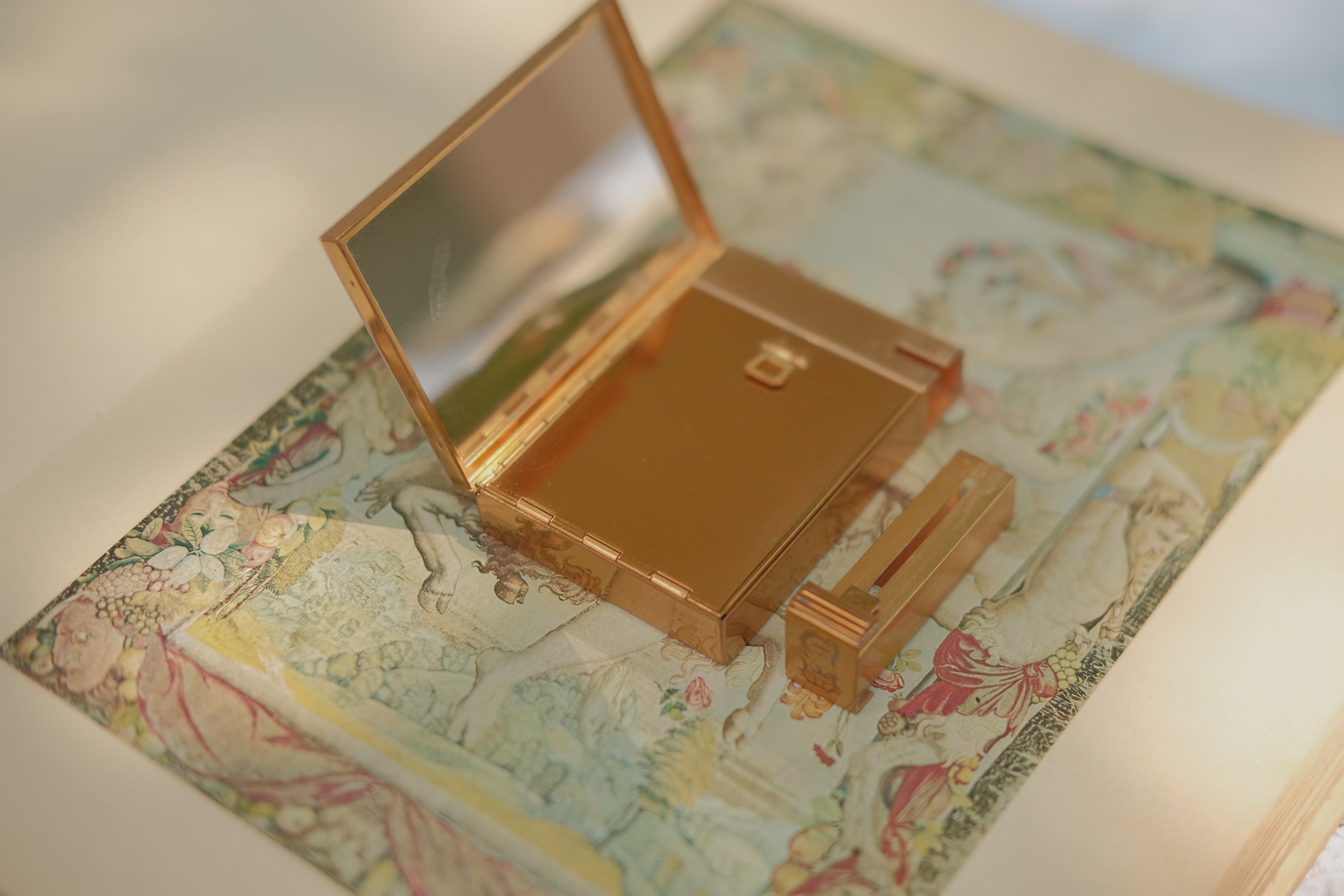Volupte Mother of Pearl Vanity Compact