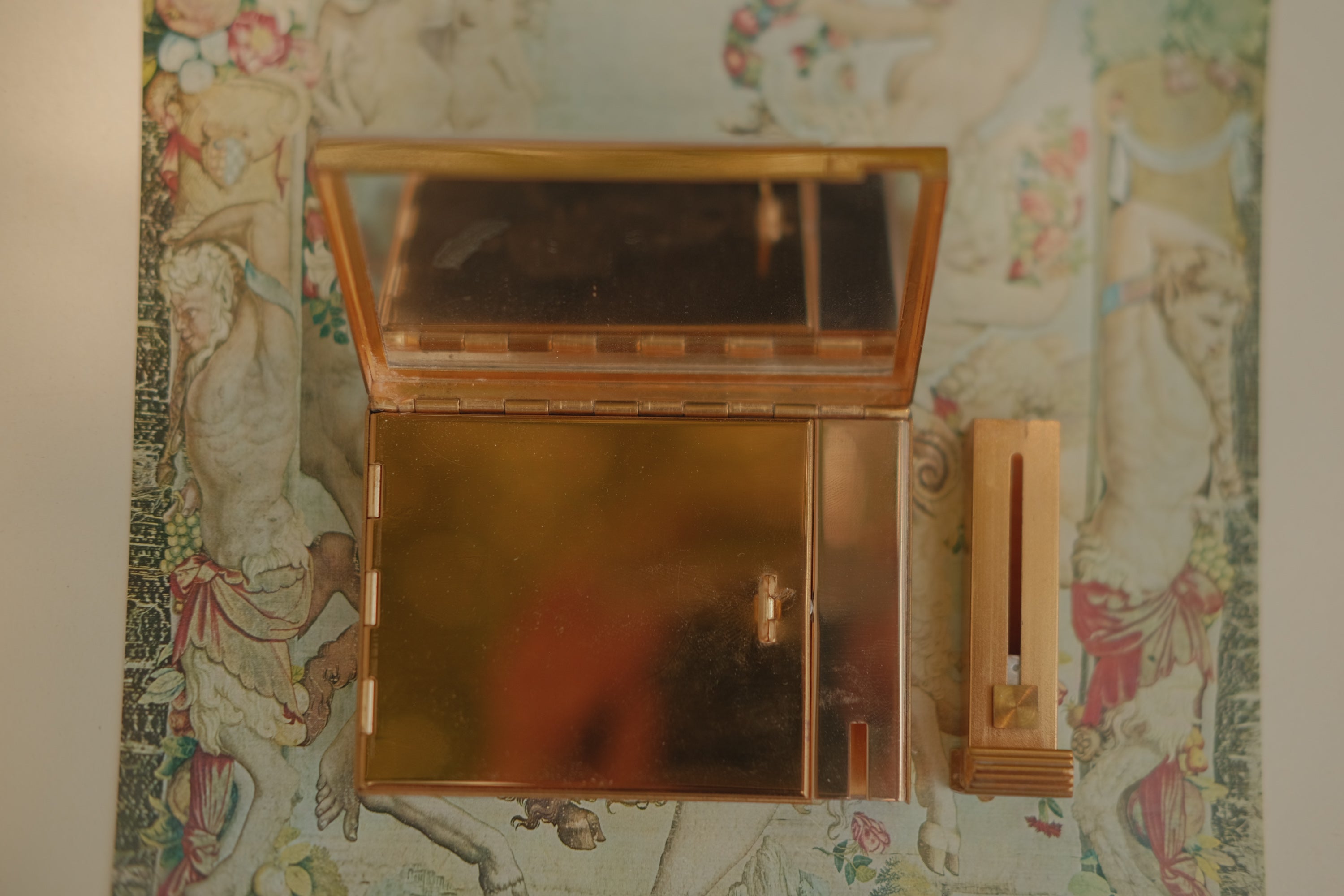 Volupte Mother of Pearl Vanity Compact