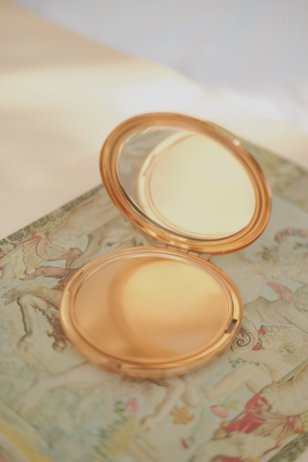 Mother of Pearl Floral Powder Compact
