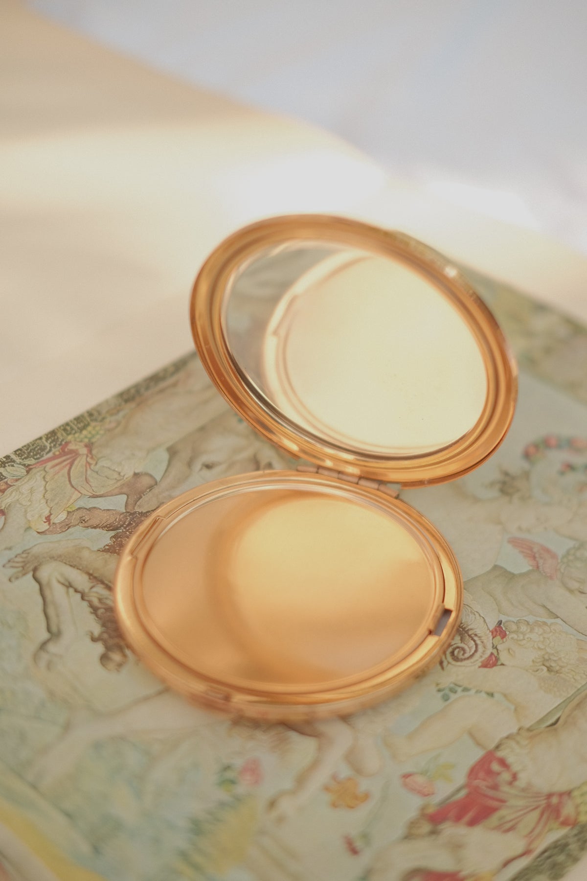Mother of Pearl Floral Powder Compact