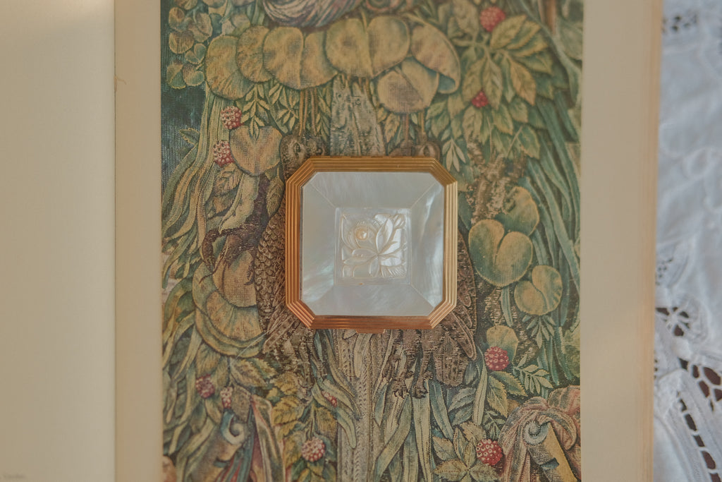 New Light Mother of Pearl Floral Compact