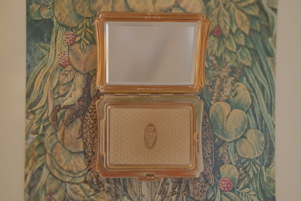 Kigu Mother of Pearl Powder Compact